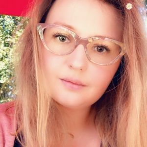 Meet your Posher, Dina